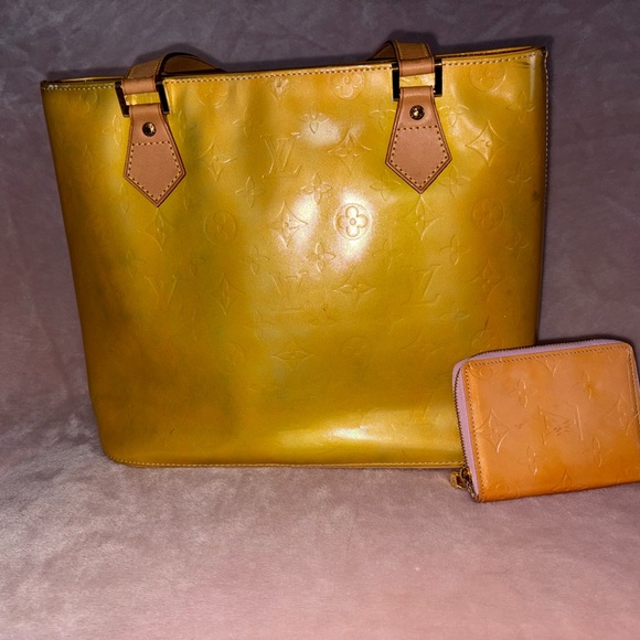 Louis Vuitton Tote Bag - Picture 12 of 16